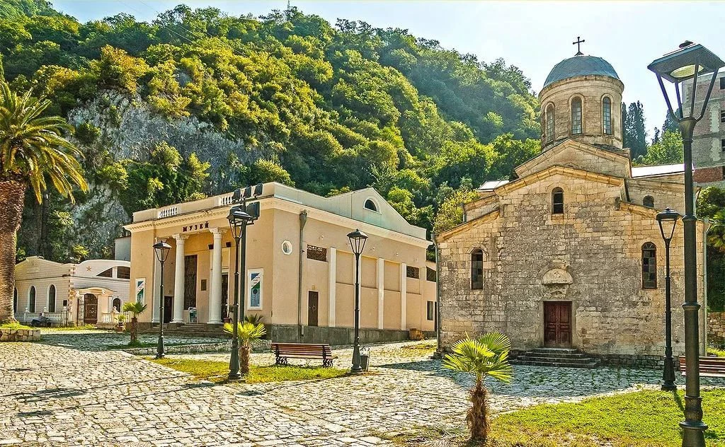 Экскурсия из Сочи по Золотому кольцу Абхазии: пять звёзд — фото 6